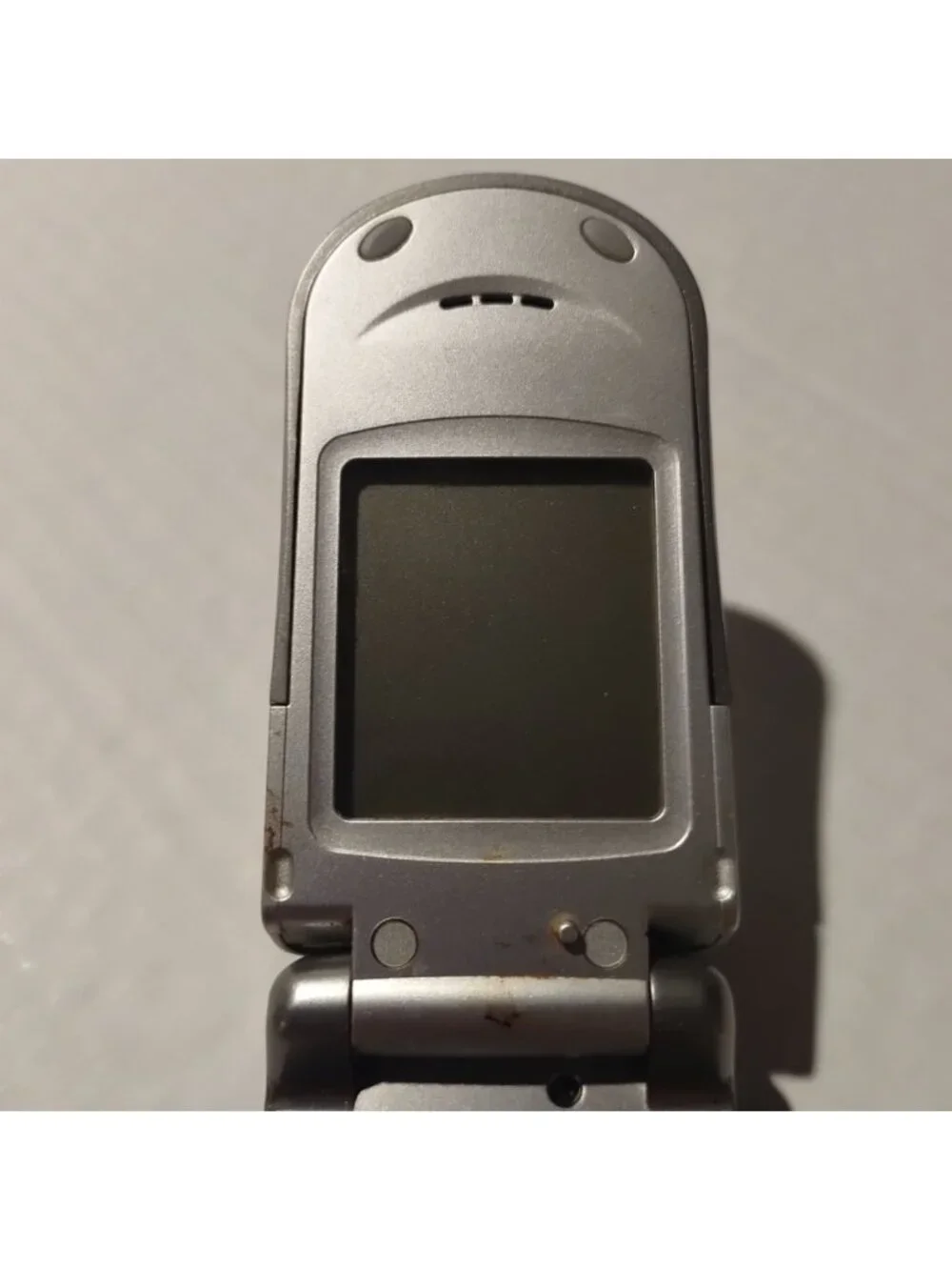 Virgin Mobile Audiovox Flip Phone Silver Retro Collectible Vintage Cell Phone**